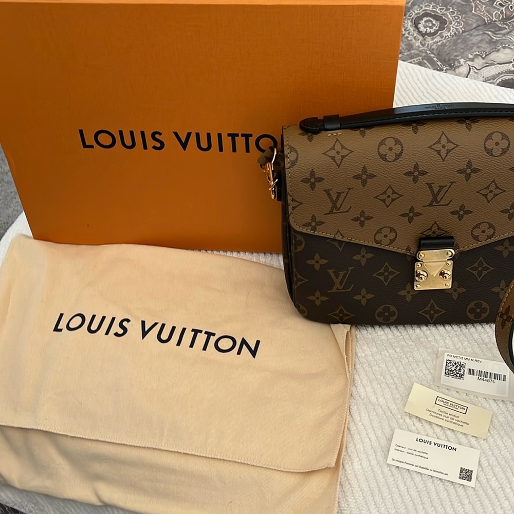 Louis Vuitton reverse mono pouchette Métis.